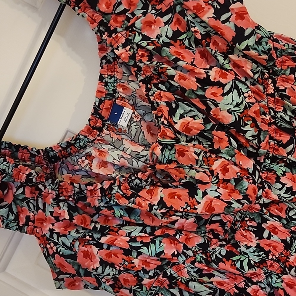 Old Navy Sleeveless Tie Front Floral Top